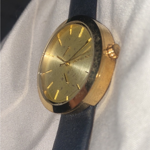 MK genuine leather watch🖤 - Picture 8 of 9